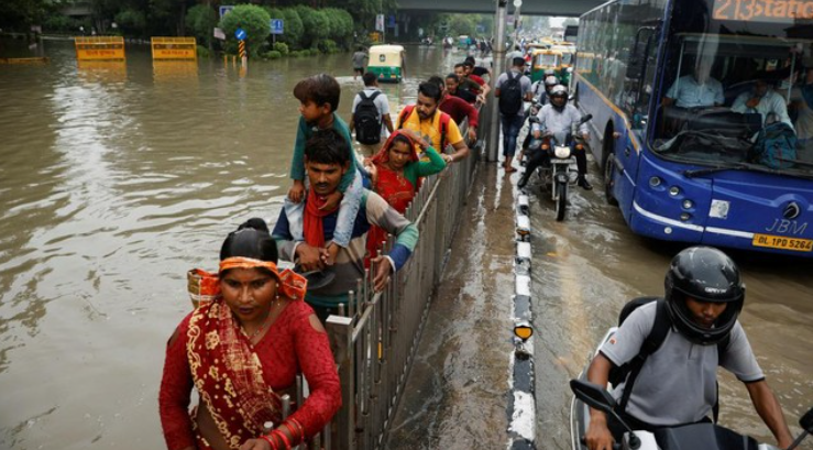 Hujan Lebat-Banjir Parah Tewaskan 35 Orang di Gujarat India