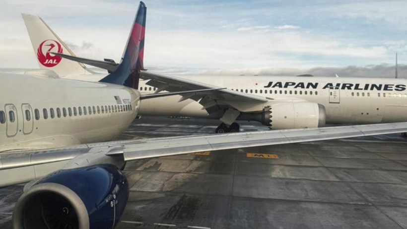 Insiden Pesawat Lagi di AS, Sayap Japan Airlines Tabrak Delta Air